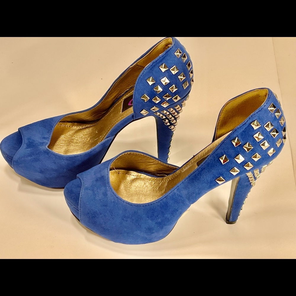 Nice heels spot on  bottom other then that nice